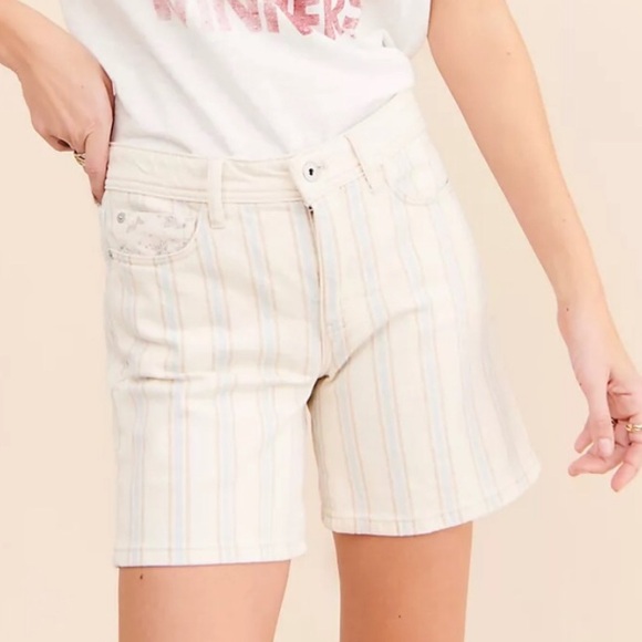 Anthropologie Pilcro Boyfriend Slim Denim Shorts Size 29 - Picture 2 of 14